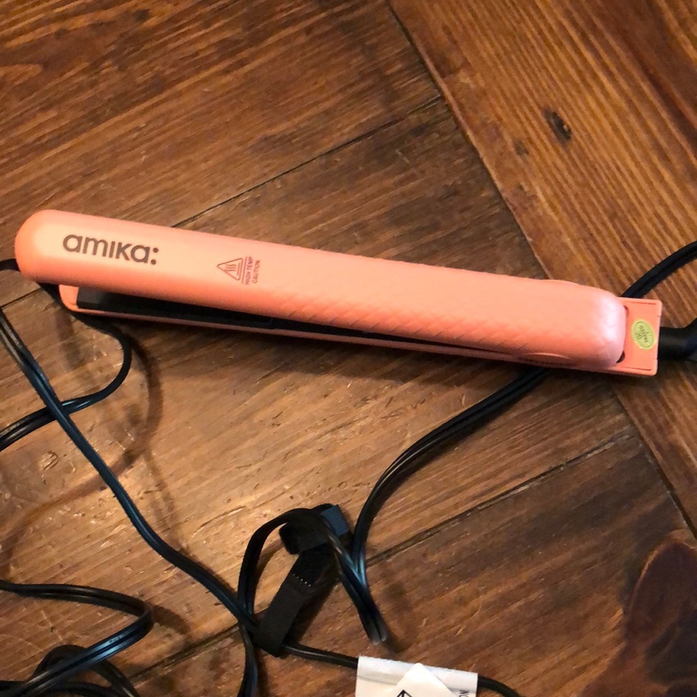 Amika flat iron